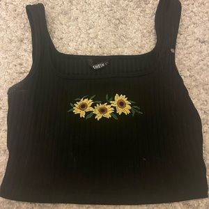 blank tank top with daisies